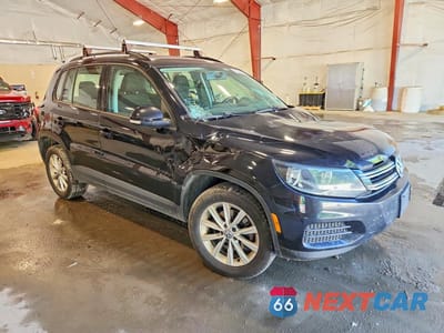 Czwarte zdjęcie samochodu z boku: 2018 VOLKSWAGEN TIGUAN LIMITED VIN:WVGBV7AX4JK001782 - miniatura