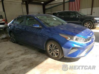 Czwarte zdjęcie samochodu z boku: 2024 KIA FORTE LXS VIN:3KPF24AD8RE821655 - miniatura