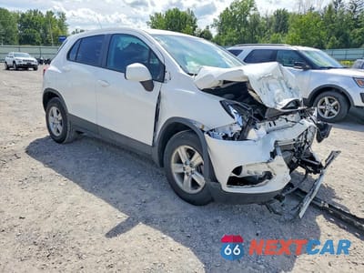 Czwarte zdjęcie samochodu z boku: 2021 CHEVROLET TRAX LS VIN:KL7CJKSB0MB301184 - miniatura