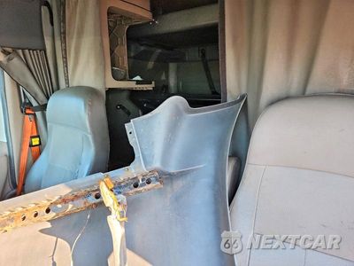 Zdjęcie 10 z 13 samochodu: 2012 FREIGHTLINER CASCADIA SEMI TRUCK VIN:1FUJGLBG7CLBR7775 - miniatura