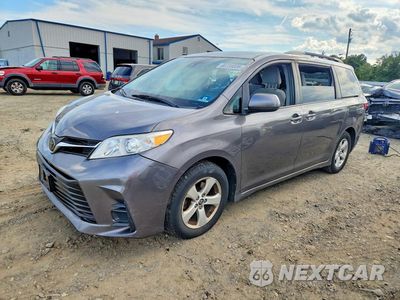 2018 TOYOTA SIENNA LE 5TDKZ3DC2JS944949 - główne zdjęcie licytacji z USA - miniatura
