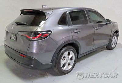 Trzecie zdjęcie samochodu z tyłu: 2024 HONDA HR-V LX VIN:3CZRZ1H32RM737142 - miniatura