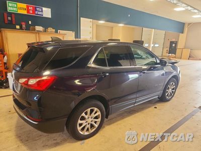 Trzecie zdjęcie samochodu z tyłu: 2020 CHEVROLET EQUINOX LT VIN:3GNAXKEV2LS575303 - miniatura