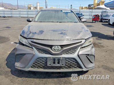 Piąte zdjęcie samochodu w środku: 2018 TOYOTA CAMRY SE VIN:4T1B11HK6JU646070 - miniatura