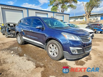 Czwarte zdjęcie samochodu z boku: 2017 CHEVROLET TRAVERSE LT VIN:1GNKVHKDXHJ108325 - miniatura
