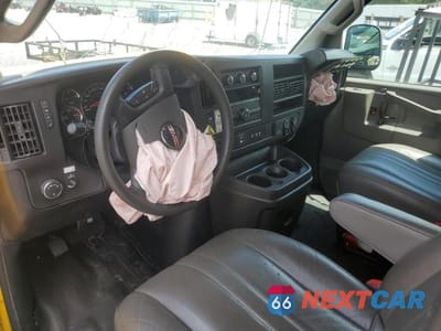 Zdjęcie 8 z 13 samochodu: 2022 GMC SAVANA BOX TRUCK VIN:1GD07RFP9N1162825 - miniatura