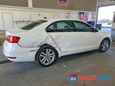 Trzecie zdjęcie samochodu z tyłu: 2013 VOLKSWAGEN JETTA GLI VIN:3VW4A7AJ2DM263668 - miniatura