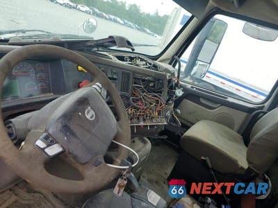 Zdjęcie 8 z 12 samochodu: 2014 VOLVO VNM SEMI TRUCK VIN:4V4MC9EG5EN173868 - miniatura