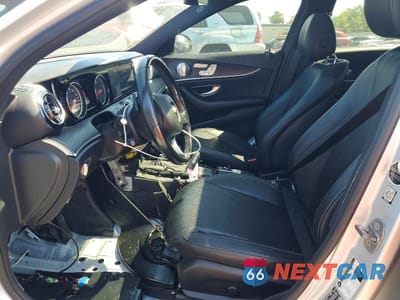Zdjęcie 7 z 13 samochodu: 2017 MERCEDES-BENZ E 300 4MATIC VIN:WDDZF4KB5HA040131 - miniatura