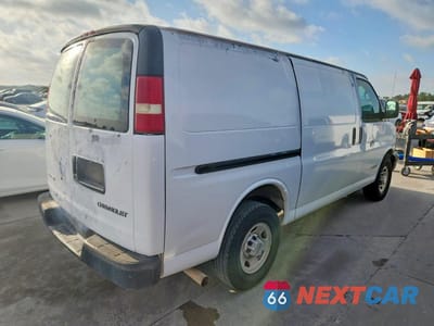 Trzecie zdjęcie samochodu z tyłu: 2004 CHEVROLET EXPRESS G2500 VIN:1GCGG25V441146072 - miniatura
