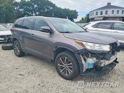 Czwarte zdjęcie samochodu z boku: 2019 TOYOTA HIGHLANDER XLE VIN:5TDKZRFH2KS339990 - miniatura