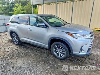 Czwarte zdjęcie samochodu z boku: 2018 TOYOTA HIGHLANDER XLE VIN:5TDKZRFH3JS548119 - miniatura