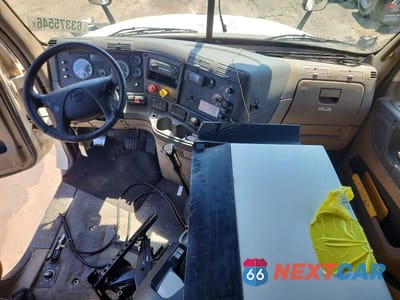 Zdjęcie 8 z 13 samochodu: 2015 FREIGHTLINER CASCADIA SEMI TRUCK VIN:3AKJGLD53FSGR0471 - miniatura