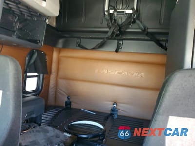Zdjęcie 10 z 14 samochodu: 2019 FREIGHTLINER CASCADIA - SEMI TRUCK VIN:3AKJHHDR0KSKD2788 - miniatura
