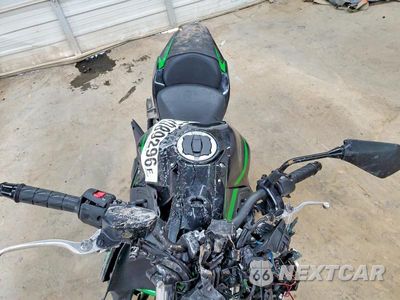 Piąte zdjęcie samochodu w środku: 2025 KAWASAKI ER650 N VIN:ML5EREN17SDAD7755 - miniatura
