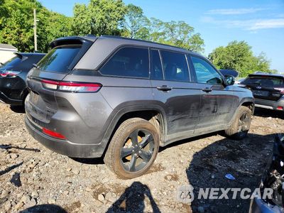 Trzecie zdjęcie samochodu z tyłu: 2025 JEEP GRAND CHEROKEE LIMITED VIN:1C4RJHBG9SC276725 - miniatura