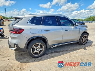 Trzecie zdjęcie samochodu z tyłu: 2023 BMW X1 XDRIVE28I VIN:WBX73EF06P5W93263 - miniatura