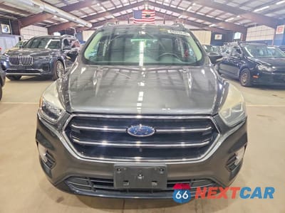 Piąte zdjęcie samochodu w środku: 2017 FORD ESCAPE TITANIUM VIN:1FMCU9JD7HUE81744 - miniatura