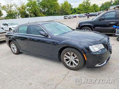 Czwarte zdjęcie samochodu z boku: 2015 CHRYSLER 300 LIMITED VIN:2C3CCAAG4FH848817 - miniatura