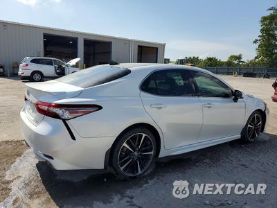 Trzecie zdjęcie samochodu z tyłu: 2018 TOYOTA CAMRY XSE V6 VIN:4T1BZ1HK8JU018150 - miniatura