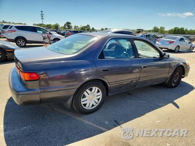 Trzecie zdjęcie samochodu z tyłu: 2000 TOYOTA CAMRY LE VIN:JT2BG22K9Y0445419 - miniatura