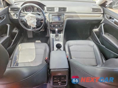 Zdjęcie 8 z 12 samochodu: 2016 VOLKSWAGEN PASSAT SE VIN:1VWBT7A35GC057396 - miniatura