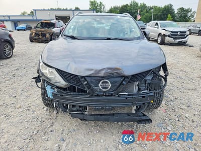 Piąte zdjęcie samochodu w środku: 2019 NISSAN ROGUE SPORT S VIN:JN1BJ1CR2KW314399 - miniatura