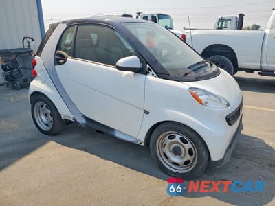 Czwarte zdjęcie samochodu z boku: 2015 SMART FORTWO PURE VIN:WMEEJ3BA4FK806822 - miniatura