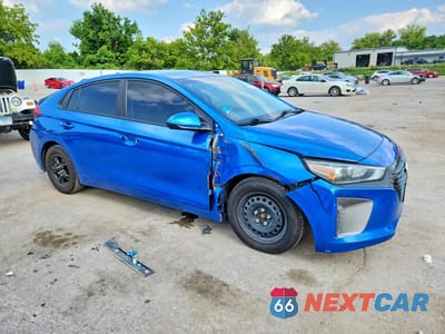 Czwarte zdjęcie samochodu z boku: 2017 HYUNDAI IONIQ BLUE VIN:KMHC65LC8HU022150 - miniatura