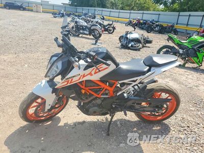 Trzecie zdjęcie samochodu z tyłu: 2017 KTM 390 DUKE VIN:MD2JPJ40XHC234358 - miniatura