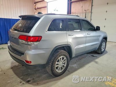 Trzecie zdjęcie samochodu z tyłu: 2020 JEEP GRAND CHEROKEE LAREDO VIN:1C4RJFAG6LC272834 - miniatura