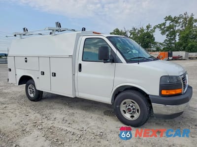 Czwarte zdjęcie samochodu z boku: 2025 GMC SAVANA CUTAWAY G3500 VIN:1GD07RF75S1190195 - miniatura