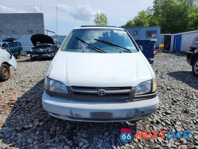 Piąte zdjęcie samochodu w środku: 1998 TOYOTA SIENNA XLE VIN:4T3ZF13C9WU056833 - miniatura
