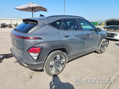 Trzecie zdjęcie samochodu z tyłu: 2025 HYUNDAI KONA SEL VIN:KM8HB3AB5SU311543 - miniatura