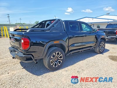 Trzecie zdjęcie samochodu z tyłu: 2025 GMC CANYON AT4 VIN:1GTP2DEK9S1228893 - miniatura