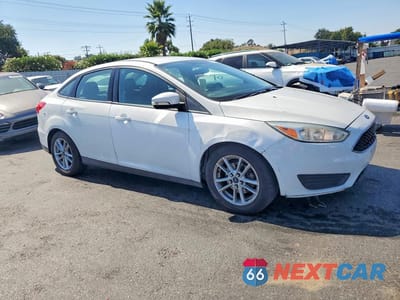 Czwarte zdjęcie samochodu z boku: 2017 FORD FOCUS SE VIN:1FADP3F29HL216517 - miniatura
