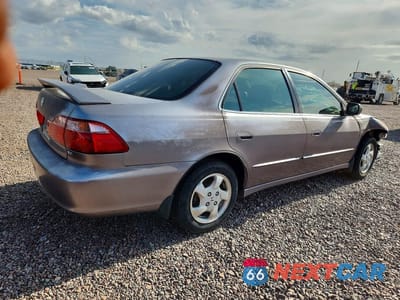 Trzecie zdjęcie samochodu z tyłu: 2000 HONDA ACCORD EX VIN:JHMCG5655YC007303 - miniatura