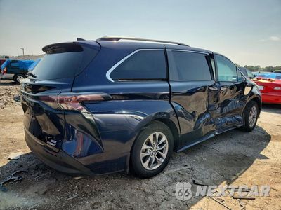 Trzecie zdjęcie samochodu z tyłu: 2024 TOYOTA SIENNA XLE 7-PASSENGER VIN:5TDJSKFC7RS146305 - miniatura