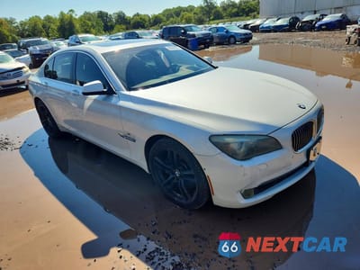 Czwarte zdjęcie samochodu z boku: 2010 BMW 750 I XDRIVE VIN:WBAKC6C55ACL67838 - miniatura