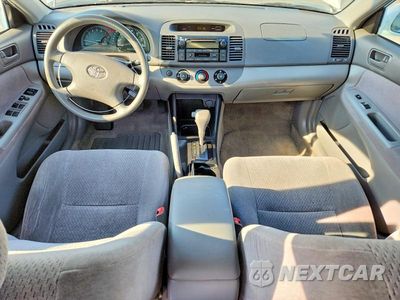Zdjęcie 8 z 12 samochodu: 2004 TOYOTA CAMRY LE VIN:JTDBE32K240264269 - miniatura