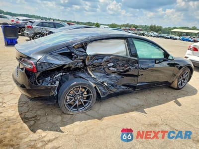 Trzecie zdjęcie samochodu z tyłu: 2021 TESLA MODEL 3 VIN:5YJ3E1EB4MF961013 - miniatura