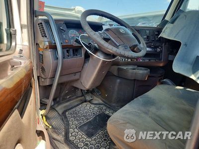 Zdjęcie 8 z 13 samochodu: 2016 VOLVO VNL SEMI TRUCK VIN:4V4NC9EH0GN948755 - miniatura