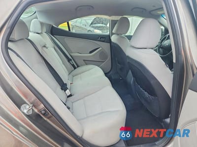 Zdjęcie 10 z 12 samochodu: 2012 KIA OPTIMA LX VIN:5XXGM4A73CG071718 - miniatura