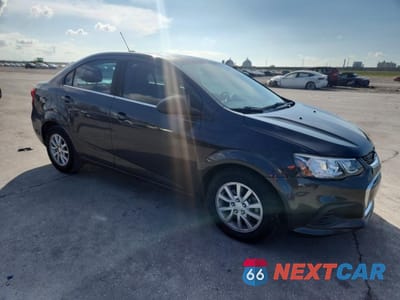 Czwarte zdjęcie samochodu z boku: 2019 CHEVROLET SONIC LT VIN:1G1JD5SB3K4146594 - miniatura