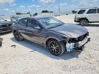 Czwarte zdjęcie samochodu z boku: 2022 TOYOTA CAMRY HYBRID SE VIN:4T1G31AK0NU598985 - miniatura