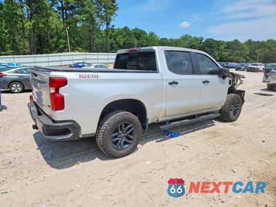 Trzecie zdjęcie samochodu z tyłu: 2021 CHEVROLET SILVERADO K1500 LT TRAIL BOSS VIN:1GCPYFED9MZ253132 - miniatura