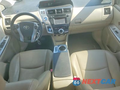 Zdjęcie 8 z 12 samochodu: 2012 TOYOTA PRIUS V FIVE VIN:JTDZN3EU4C3046553 - miniatura