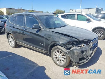 Czwarte zdjęcie samochodu z boku: 2017 BMW X3 SDRIVE28I VIN:5UXWZ7C30H0V89043 - miniatura