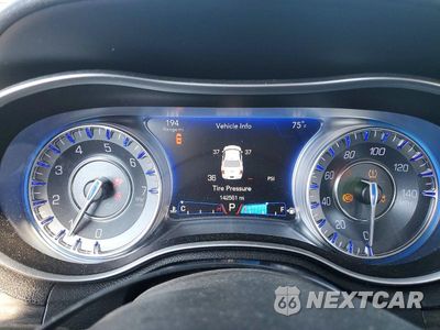 Zdjęcie 9 z 12 samochodu: 2017 CHRYSLER 300 LIMITED VIN:2C3CCAAG2HH584516 - miniatura