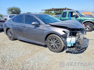 Czwarte zdjęcie samochodu z boku: 2021 TOYOTA CAMRY SE VIN:4T1G11AK1MU612008 - miniatura